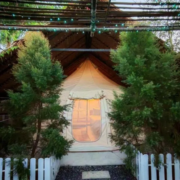 Bambus Restaurant, Bar & Glamping, ξενοδοχείο στην Παραλία της Πατόνγκ