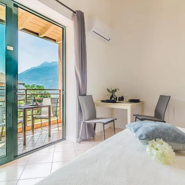 Monolocale con soppalco Brezza del lario by Varenna Holidays da 11 a 18 e da 28 a 35, готель у місті Дервіо