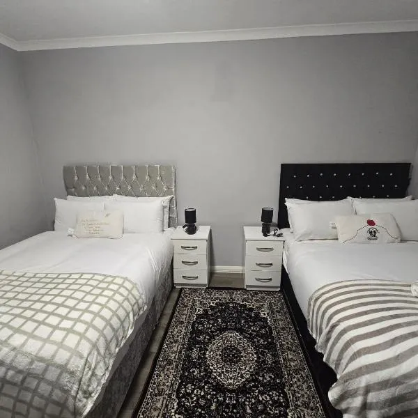 Heathrow roomzzzz BnB, Hotel in Hayes