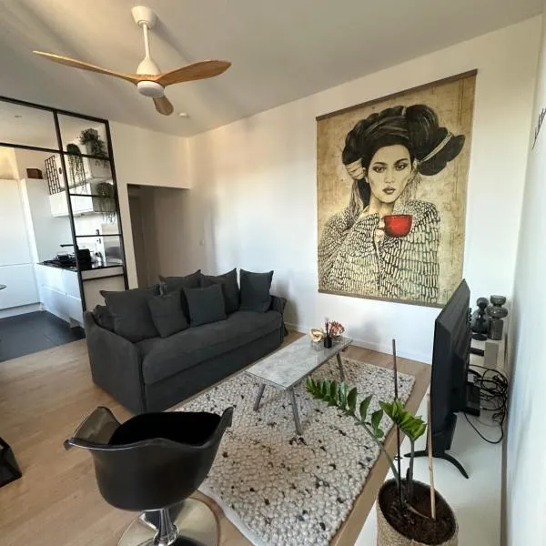 Magnifique T2 avec parking privatif proche Gare, salle de concert, centre ville, hotel u gradu 'Chartres'