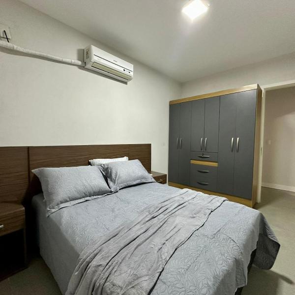 Uma quadra do mar, mobiliado, excelente localização - Foto 2