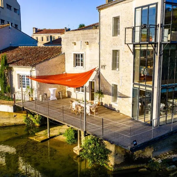 QUAI 3 loft moderne et lumineux les pieds dans l'eau, hotel en Jarnac