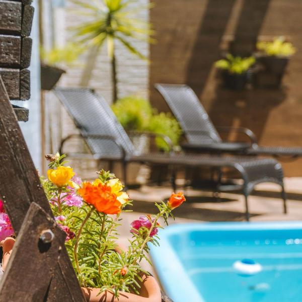 Casa com piscina, área de lazer com 08 dormitórios