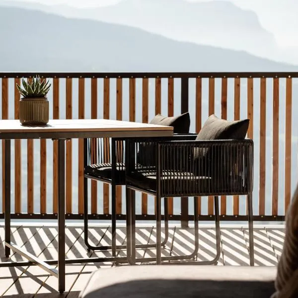 Oachner Living - private sauna, hotel v destinaci Feldthurns