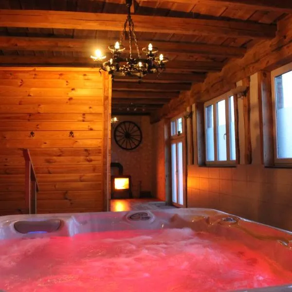 Villa Landidyll mit wunderschönem-seperatem Wellnessbereich, hotel in Joachimsthal