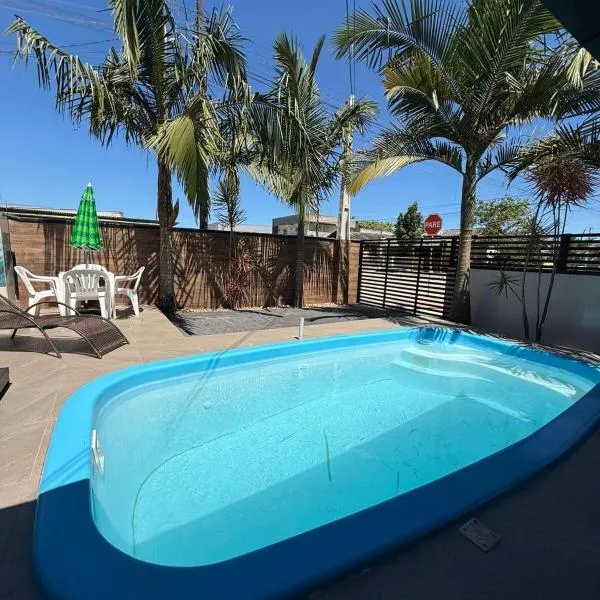 Cantinho das Palmeiras em Itapoá- Casa c piscina p 6 pessoas, ξενοδοχείο σε Itapoa