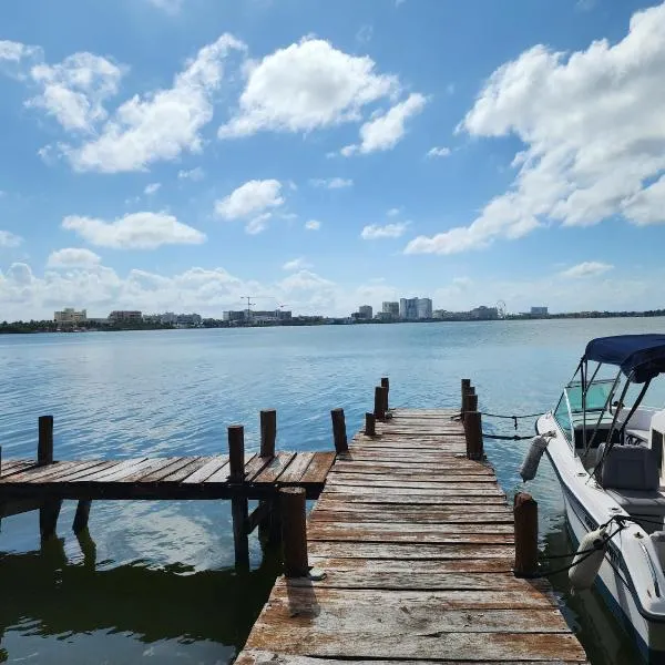 Apartment with a lagoon view, hotel i Cancún