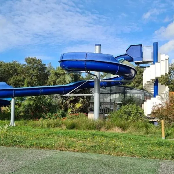Loggia Confort Clim 2ch 5per Puy duFou, hotel v destinaci La Boissière-de-Montaigu