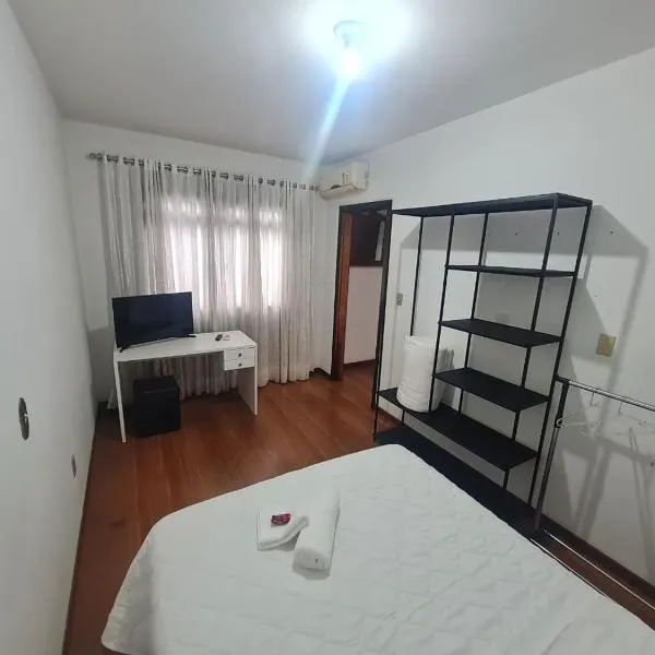 Studio junto a residência familiar a 3,10km do Parque Oktobertfest, hotel a Blumenau