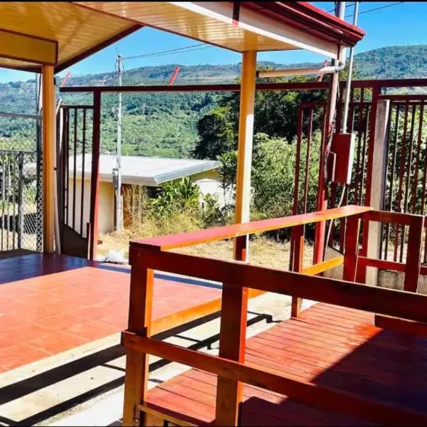 Casa con vista a valle de Dota y zona cafetalera, hotel v destinaci Santa María