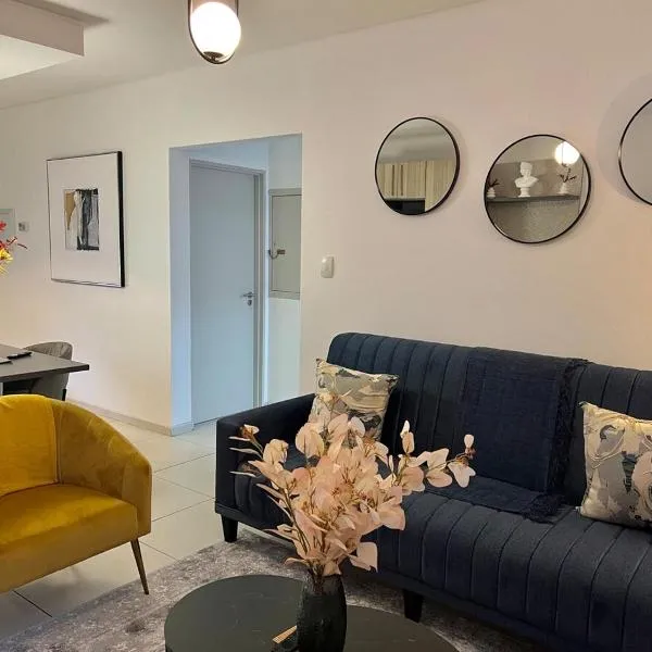 Leafy Lux Apartment, hotel in Johannesburg