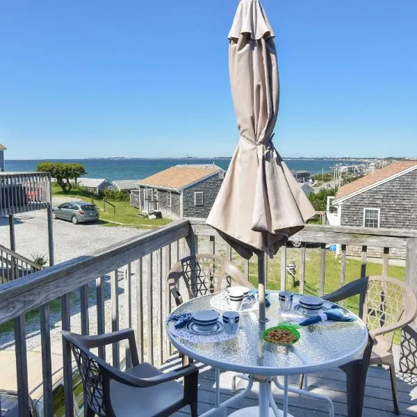 12217 - Beautiful Views of Cape Cod Bay Access to Private Beach Easy Access to P-Town, hotel a Truro