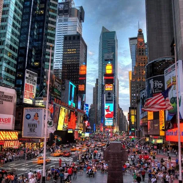The Cosmo Outstand NYC - Private Room near Times Square、ニューヨークのホテル