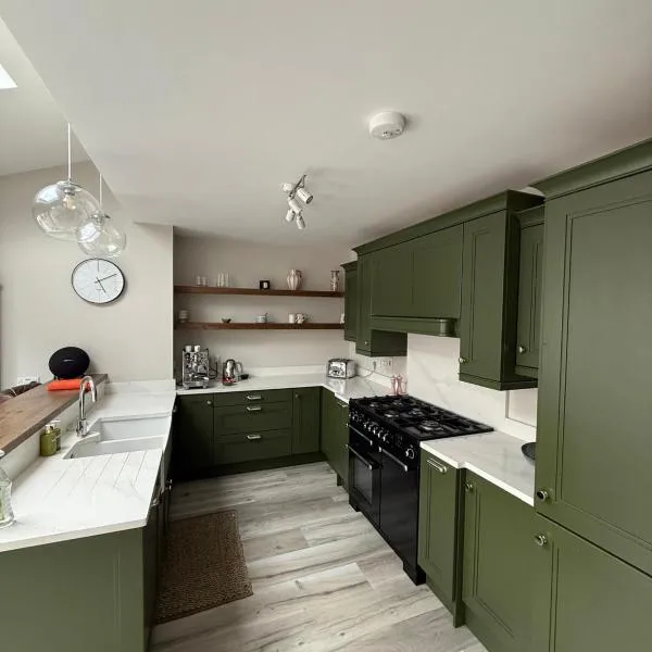 4 bedroom house sleeps 8 next to Aviva Stadium and Landsdown Stadium, Hotel in Dublin