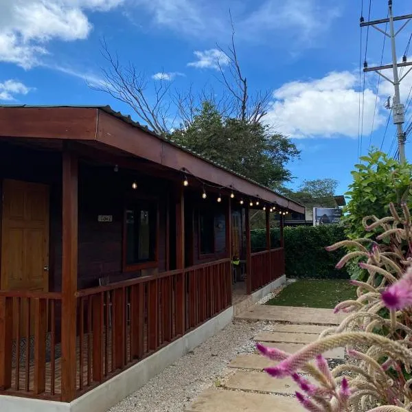 Cabina Entre Playas, ξενοδοχείο σε Huacas