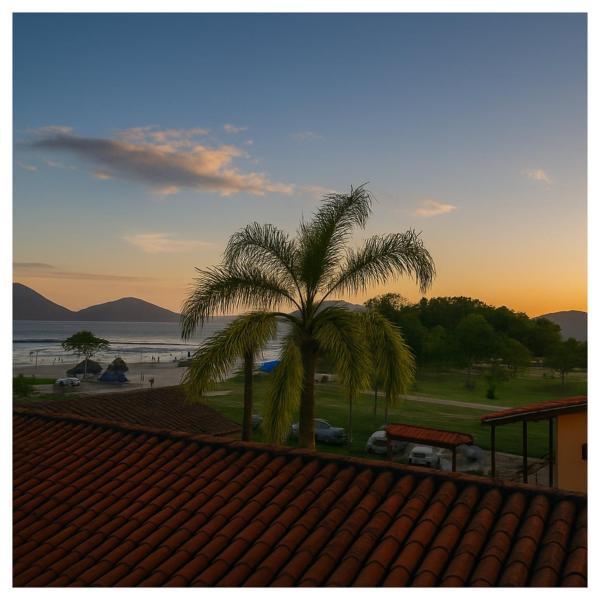 Apto com Sacada e Vista Mar a Passos da Praia