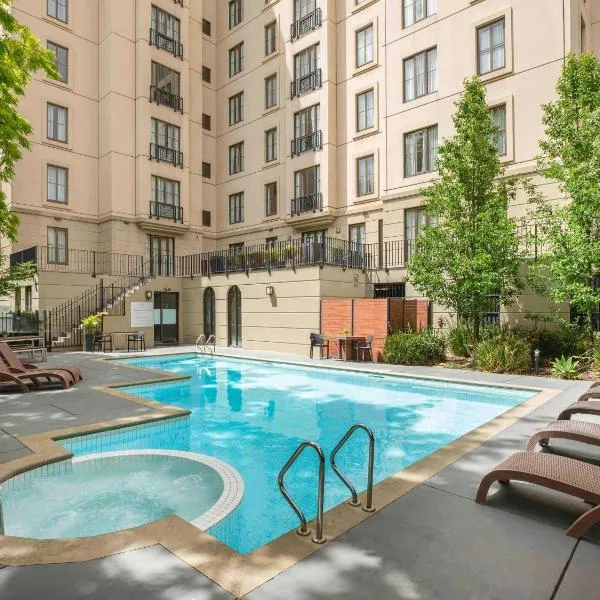 Mantra on Jolimont Melbourne，位于墨尔本的酒店