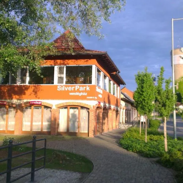 Silver Park Vendégház, hotel v destinaci Berettyóújfalu