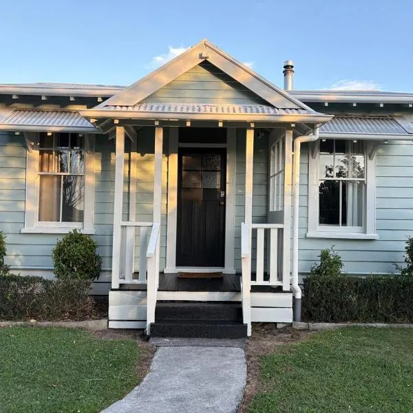 Hawke's Bay Escape - Railway Cottage, Hotel in Hastings