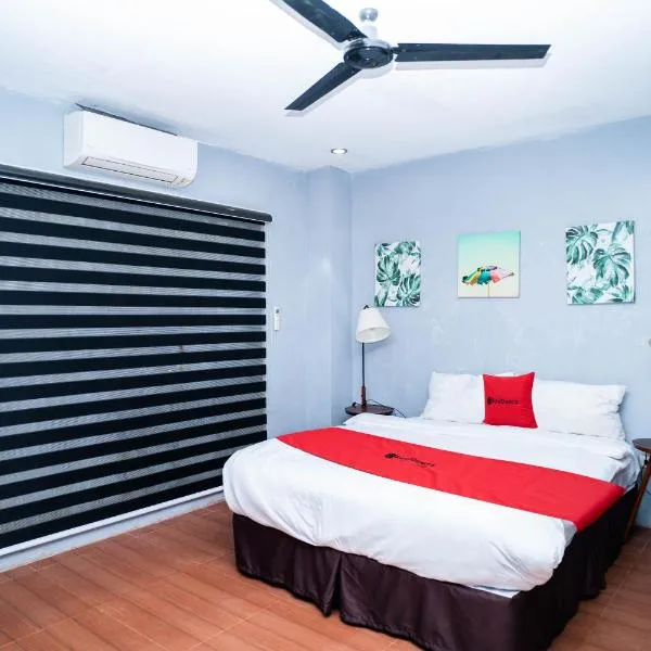 RedDoorz at Kopinos Tourist Inn Hotel, hotel v destinaci Del Carmen