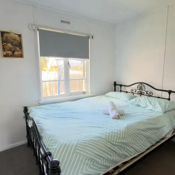 Jennifer Le, hotel in Warrane