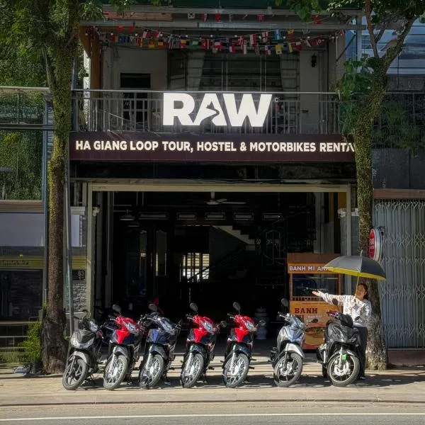 RAW Hostel - Ha Giang Loop Tour & Motorbikes Rental, hotel in Ha Giang