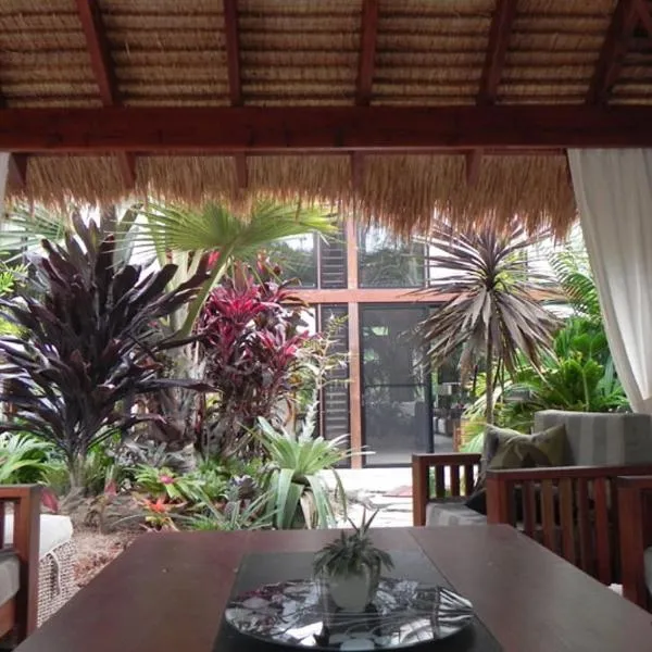 Forest Lodge: Bali-Style Retreat, ξενοδοχείο σε Miriam Vale