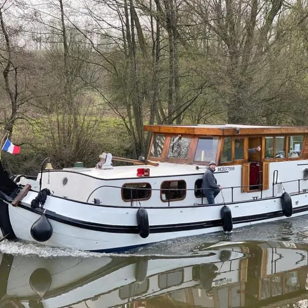 Péniche Sir Lancelot, hotel v destinaci Thuin