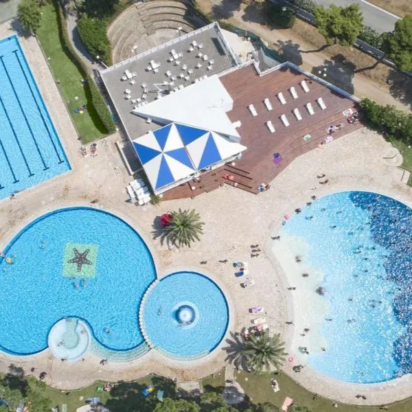 Baia Domizia Camping Village、バイア・ドミツィアのホテル