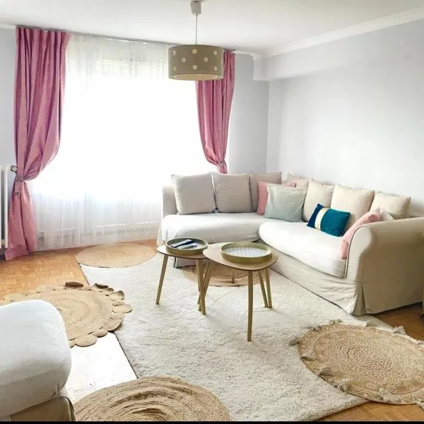 Cachan में, होटल 7 Guests, couchages- parking inclus- proche métro at door- 8min Paris
