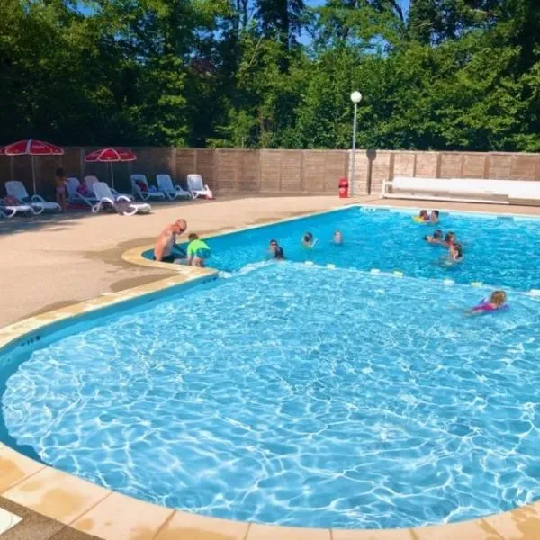 ZEcamping 4 familial animaux acceptés avec piscine et soirées animées, hotel u gradu 'Lons le Saunier'