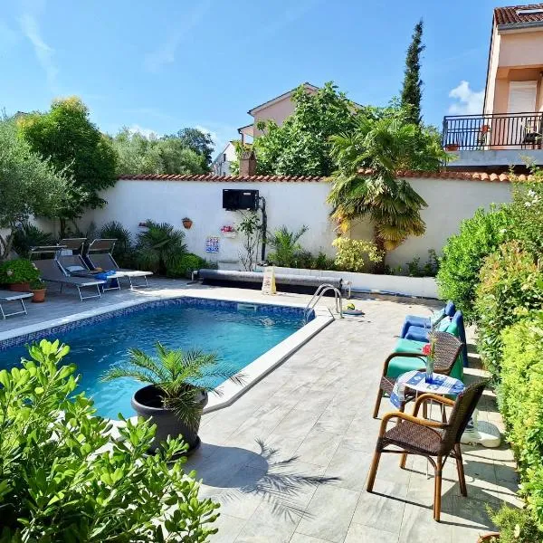 Apartment with private pool and arbor, hotel en Malinska