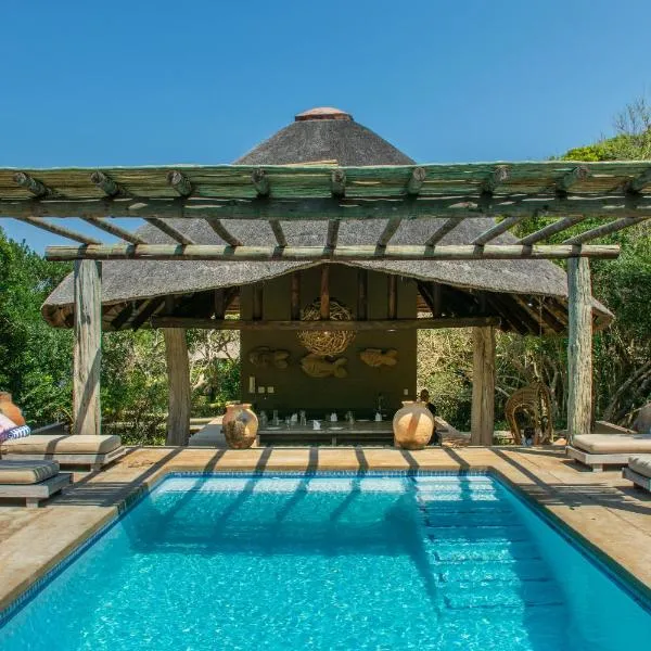Monarch Beach Villa, hotel em Cimbene