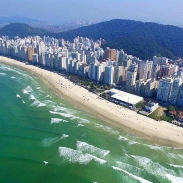 Apto 3 suítes ate 8 pessoas em Pitangueiras