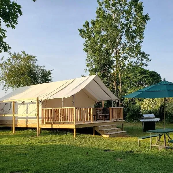 North Fork Cottages & RV Resort, hotel em Greenport