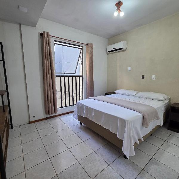 Apartamento quadra mar Meia Praia - Foto 2