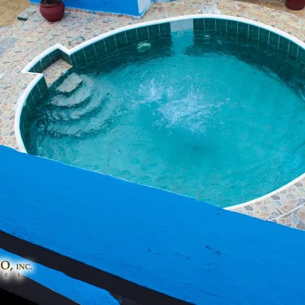 Hotel El Tronco Inc, hotel v destinaci Boca Chica