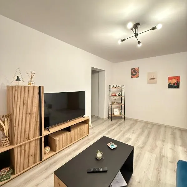 Luna Music Apartment, Hotel in Craiova