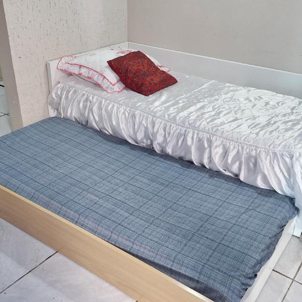 CASA TOP de 2 quartos em TORRES-RS - na mais bela praia Gaúcha - Cozinha - Banheiro - Ar-condicionado split em cada quarto- Smart TV 32' - Wi-Fi- Estacionamento - Anfitriã Superhost no BnB - Foto 4