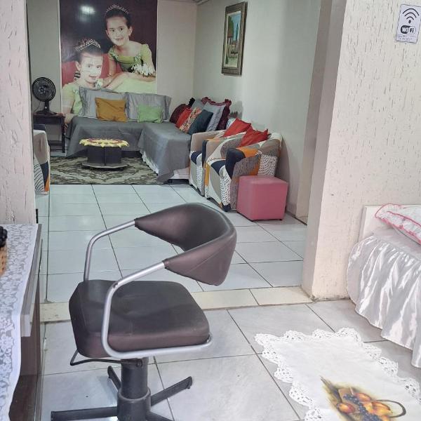 CASA TOP de 2 quartos em TORRES-RS - na mais bela praia Gaúcha - Cozinha - Banheiro - Ar-condicionado split em cada quarto- Smart TV 32' - Wi-Fi- Estacionamento - Anfitriã Superhost no BnB - Foto 5