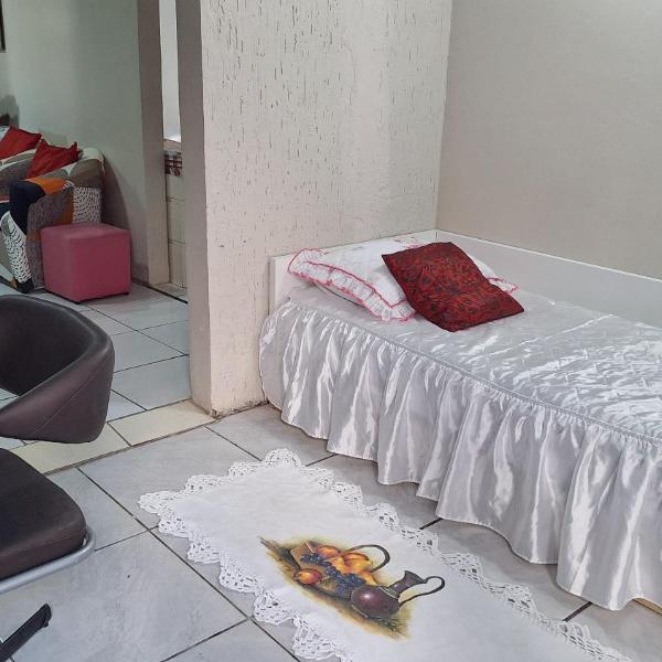 CASA TOP de 2 quartos em TORRES-RS - na mais bela praia Gaúcha - Cozinha - Banheiro - Ar-condicionado split em cada quarto- Smart TV 32' - Wi-Fi- Estacionamento - Anfitriã Superhost no BnB - Foto 3