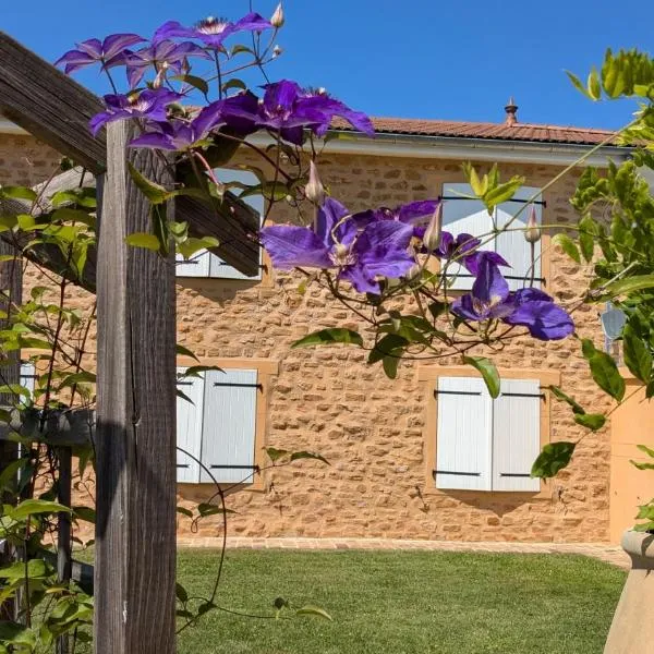 Alix au pays des Pierres Dorées, hotel di Alix