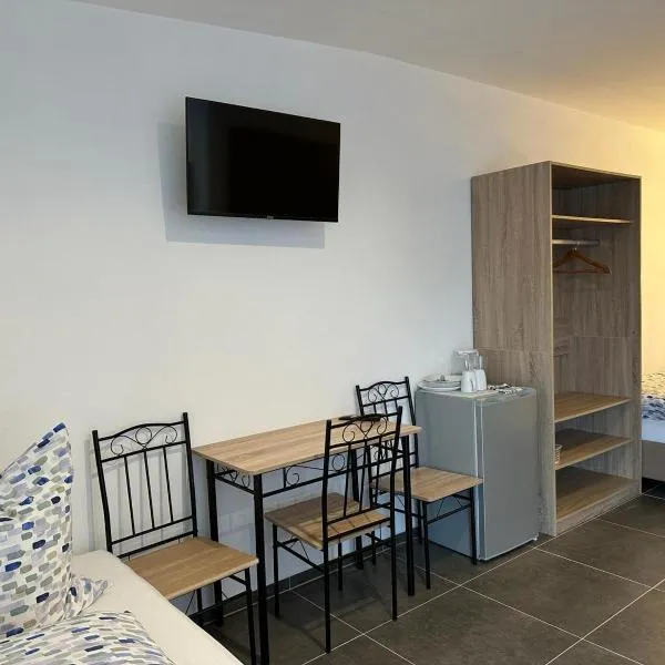 Pension Boardinghaus Dingolfing, хотел в Динголфинг