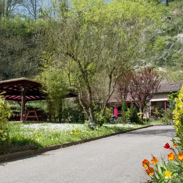 Hotellerie de la Cascade: Saint-Genis-les-Ollières şehrinde bir otel