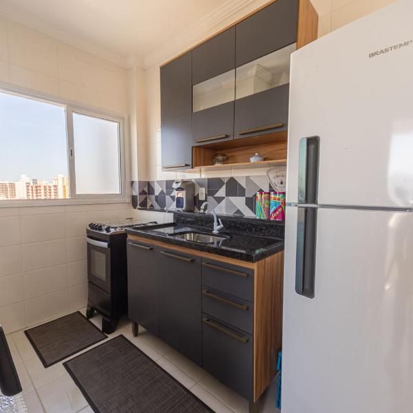 Apto com Ar e 2 Dorm na Vila Mirim perto da Praia - Foto 4