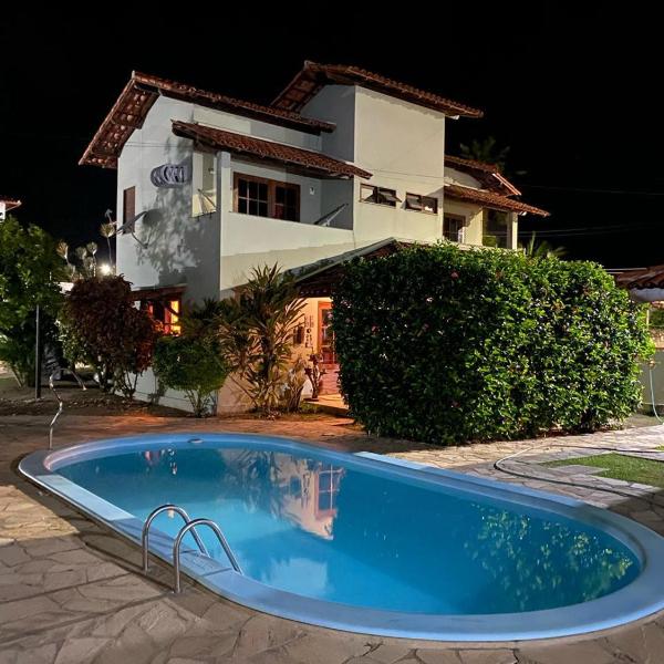 Casa top com 2 suítes e 1 Quarto, ar condicionado a 100 m da Praia - Barra de São Miguel, 7 minutos do gunga e 3 da praia bonita e conchas ! Área gourmet e churrasqueira! condomínio com muito verde e piscina de 10m!