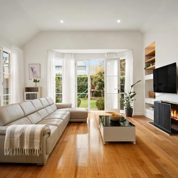 Charming Red Brick Estate in Kew 5BR & Playhouse – hotel w Melbourne