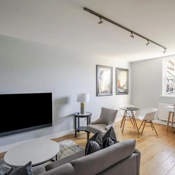 Luxurious 1 Bed House, Free Parking, Braintree Town with Sky TV, khách sạn ở Braintree