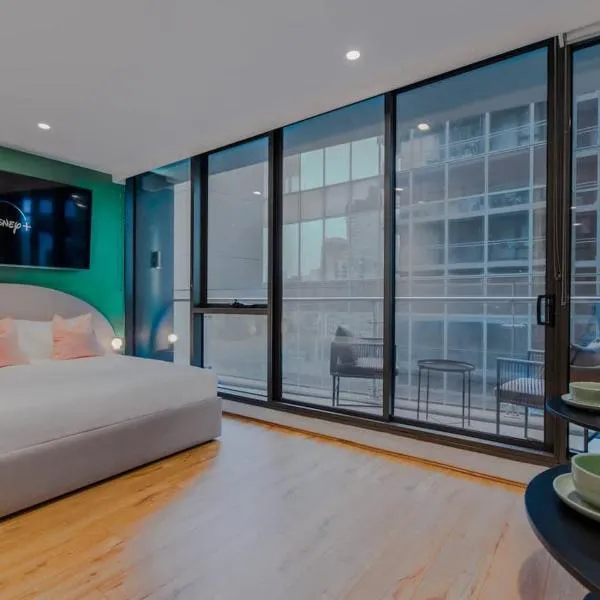 Jade Lane - 2 Queen Bed and Hot Tub with View Parking，墨爾本的飯店