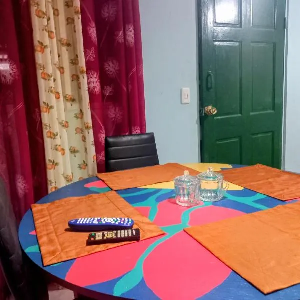 Beautiful air condioned villa for singles, couples, families and groups cozy stay, khách sạn ở La Chorrera